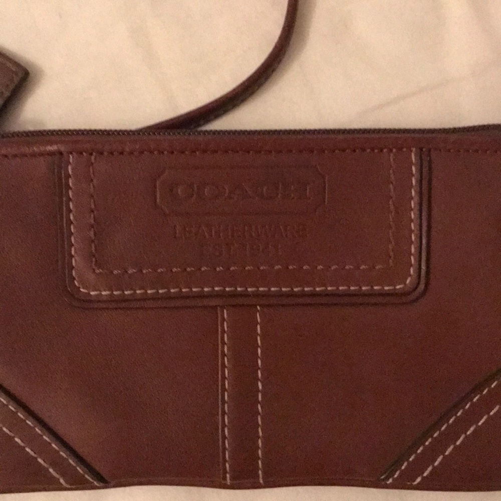 Coach clutch in chestnut